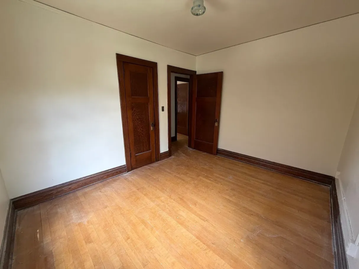 1825 Regent Bedroom a