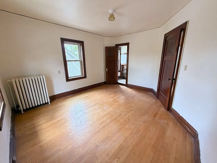1825 Regent bedroom b